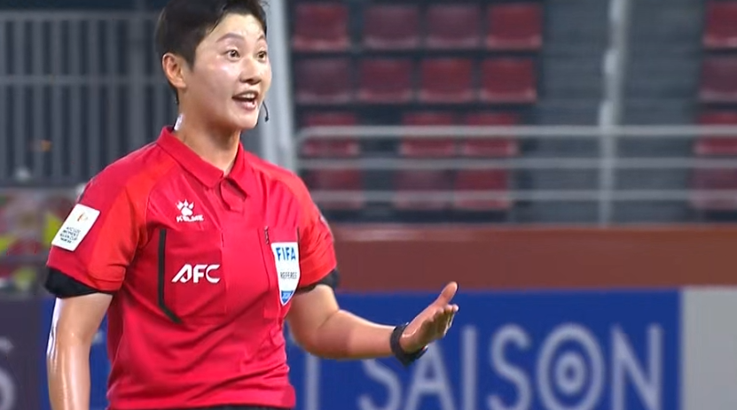 世俱杯买球网站-14分钟两次离谱错判!U20女足进球被吹,对手后卫手球被无视